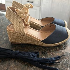 Journee Tru Comfort Foam Monte Wedge size 8 in blue
